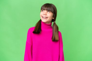 Kafkasyalı küçük bir kız soyutlanmış bir geçmişi araştırırken bir fikir düşünüyor.