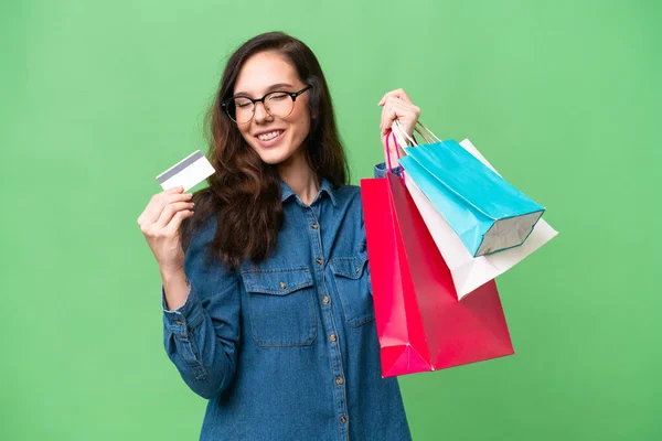 Zole Edilmiş Geçmişi Olan Genç Beyaz Bir Kadın Elinde Alışveriş — Stok fotoğraf