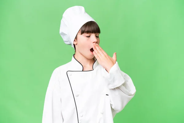 Pequeña Chica Chef Caucásica Sobre Fondo Aislado Bostezando Cubriendo Boca — Foto de Stock