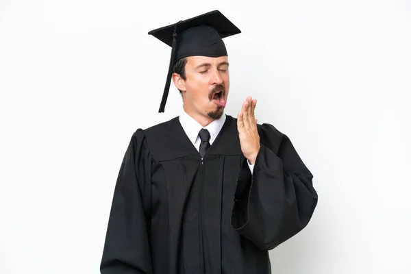 Νεαρός Απόφοιτος Πανεπιστημίου Απομονωμένος Λευκό Φόντο Χασμουριέται Και Καλύπτει Ευρύ — Φωτογραφία Αρχείου