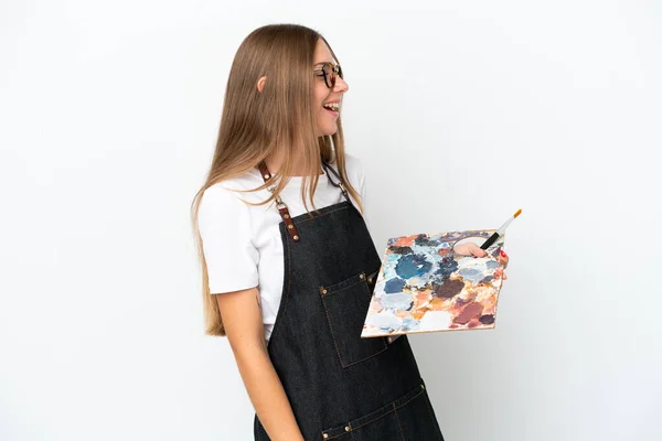 Młody Artysta Litewski Kobieta Trzyma Paletę Odizolowanych Białym Tle Śmiejąc — Zdjęcie stockowe