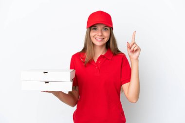 Litvanyalı bir kadın beyaz arka planda izole edilmiş halde harika bir fikre işaret ediyor.