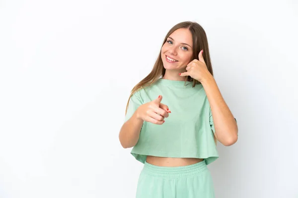 Jonge Litouwse Vrouw Geïsoleerd Witte Achtergrond Maken Telefoon Gebaar Wijzen — Stockfoto