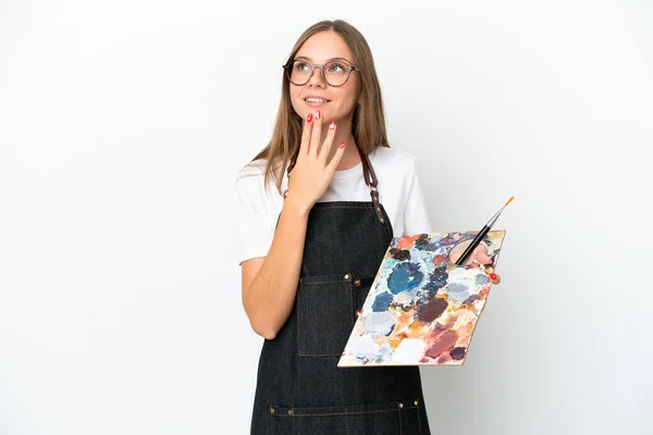 白い背景に隔離されたパレットを持ちながら笑顔を浮かべる若い芸術家リトアニアの女性 — ストック写真
