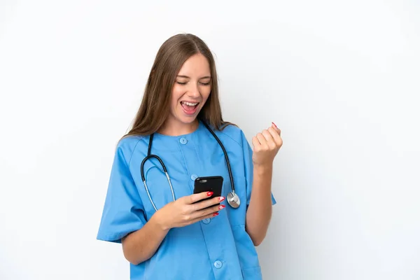 Junge Chirurg Ärztin Litauerin Isoliert Auf Weißem Hintergrund Mit Telefon — Stockfoto