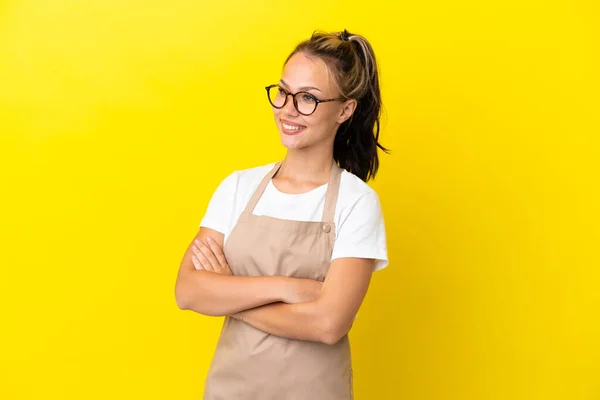 Restaurant Waiter Russian Girl Isolated Yellow Background Looking Side — Stock Photo, Image