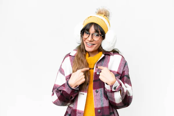 Νεαρή Καυκάσια Γυναίκα Που Φοράει Χειμωνιάτικες Μανσέτες Πάνω Από Απομονωμένο — Φωτογραφία Αρχείου