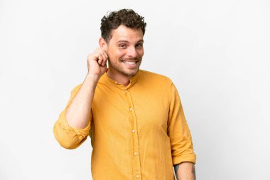 Brezilya 'lı adam izole edilmiş beyaz arka plan gülüyor