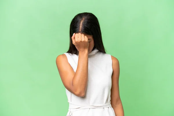 若いアフリカ系アメリカ人女性が頭痛の種で孤立した背景で — ストック写真