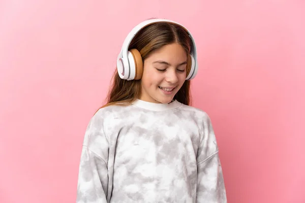 Παιδί Πάνω Από Απομονωμένο Ροζ Φόντο Ακούγοντας Μουσική — Φωτογραφία Αρχείου