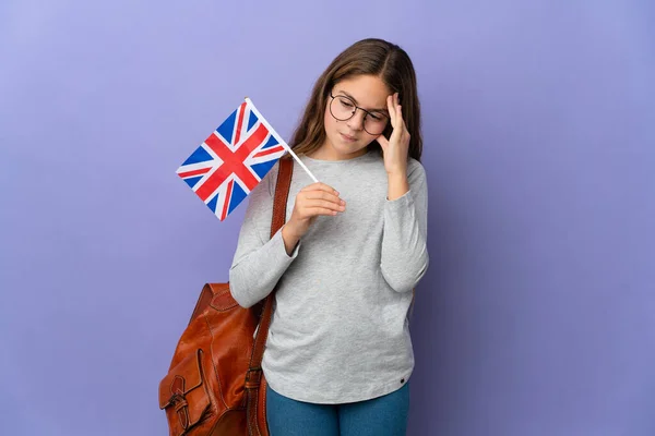 Kind Mit Britischer Flagge Vor Isoliertem Hintergrund Mit Kopfschmerzen — Stockfoto