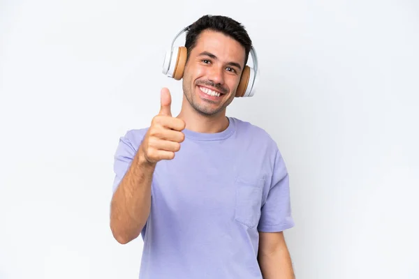 Jonge Knappe Man Geïsoleerde Witte Achtergrond Luisteren Muziek Met Duim — Stockfoto