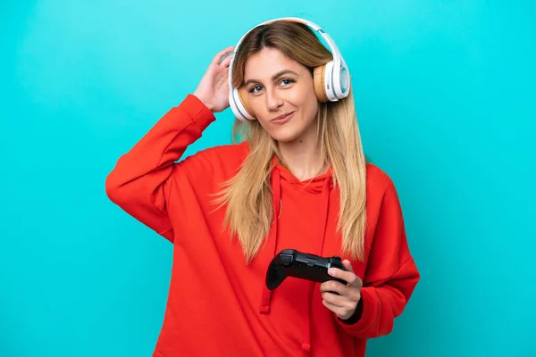 Young Uruguayan Woman Playing Video Game Controller Isolated Blue Having — Stockfoto