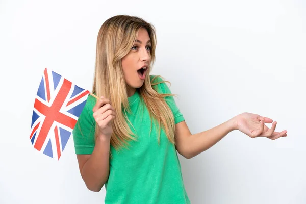 Ung Uruguayansk Kvinna Som Håller Brittisk Flagga Isolerad Vit Bakgrund — Stockfoto