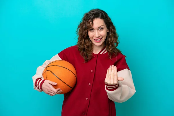 Young Caucasian Basketball Player Woman Isolated Blue Background Inviting Come — ストック写真