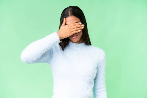 Jeune Femme Afro Américaine Sur Fond Isolé Chromatique Clé Couvrant — Photo