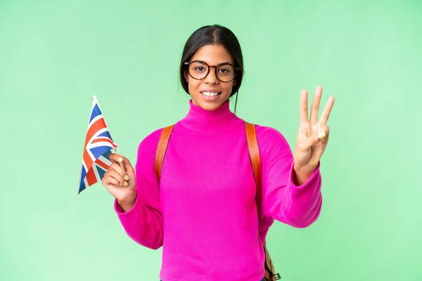若いアフリカ系アメリカ人の女性は 孤立したクロマキーの背景に英国のフラグを保持幸せと指で3を数える — ストック写真