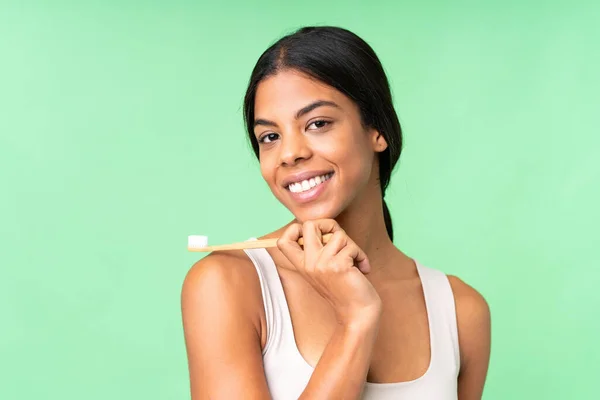 Junge Frau Über Isolierten Chroma Key Hintergrund Mit Zahnbürste Und — Stockfoto