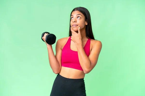 Junge Afroamerikanische Sportlerin Macht Gewichtheben Über Isolierten Chroma Schlüsselhintergrund Und — Stockfoto