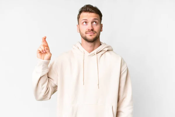 Young Handsome Caucasian Man Isolated White Background Fingers Crossing Wishing — Stock Photo, Image