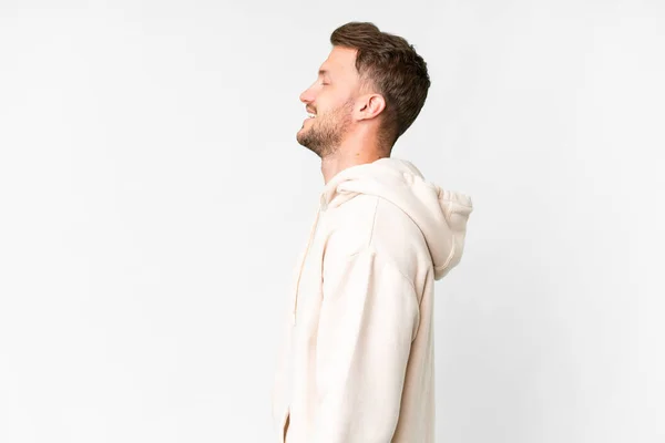 Jonge Knappe Blanke Man Geïsoleerde Witte Achtergrond Lachen Laterale Positie — Stockfoto