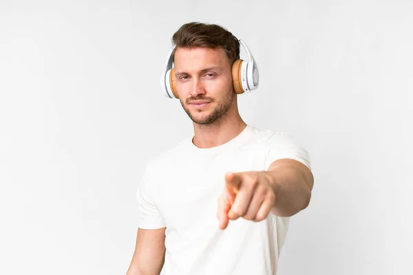 Young Handsome Caucasian Man Isolated White Background Listening Music — Stok fotoğraf