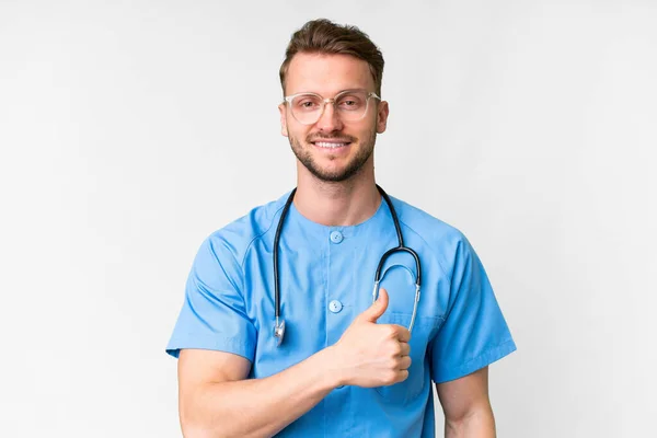Young Nurse Man Isolated White Background Giving Thumbs Gesture — Stock Photo, Image