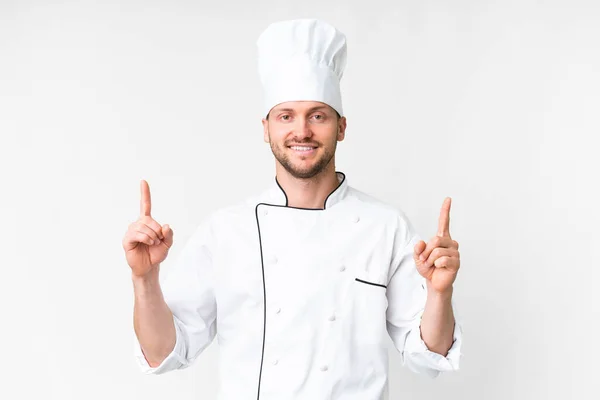 Jovem Chef Caucasiano Sobre Fundo Branco Isolado Apontando Para Uma — Fotografia de Stock