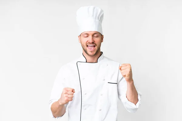 Giovane Chef Caucasico Sfondo Bianco Isolato Che Celebra Una Vittoria — Foto Stock