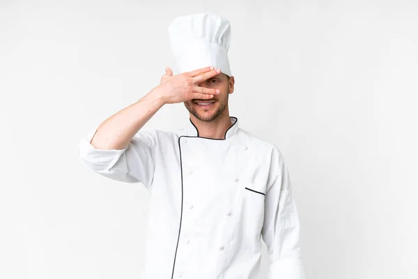 Jovem Chef Caucasiano Sobre Fundo Branco Isolado Cobrindo Olhos Por — Fotografia de Stock