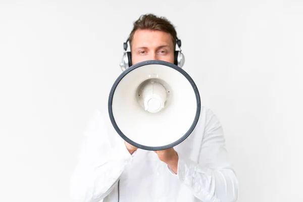 Telemarketer Blanke Man Werken Met Een Headset Geïsoleerde Witte Achtergrond — Stockfoto