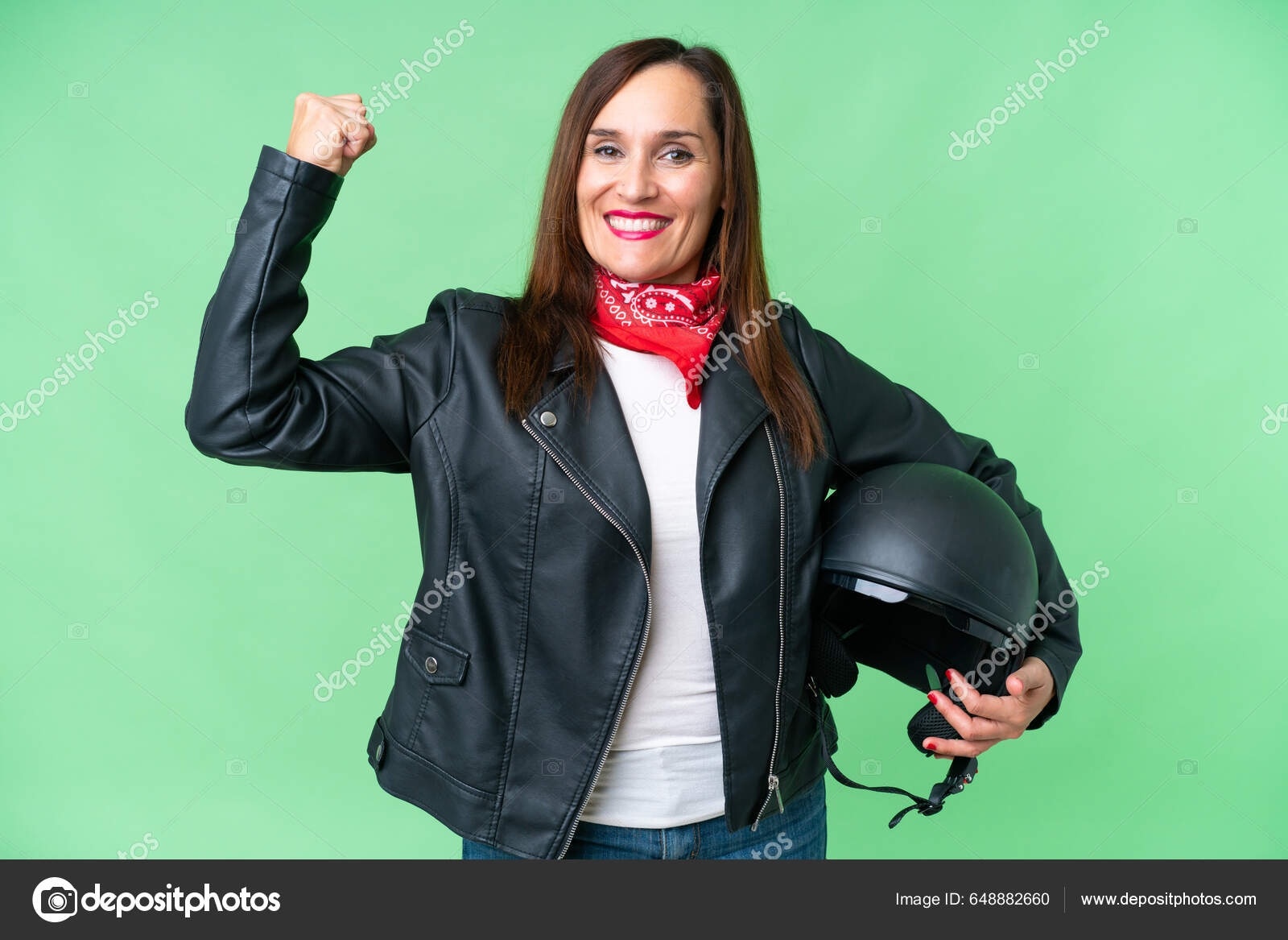 Moyen Age Femme Caucasienne Avec Casque Moto Sur Fond Isolé image libre de  droit par luismolinero © #648882660