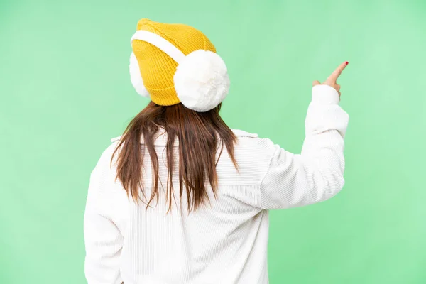 Μεσήλικη Γυναίκα Που Φοράει Χειμωνιάτικες Μανσέτες Πάνω Από Απομονωμένο Φόντο — Φωτογραφία Αρχείου