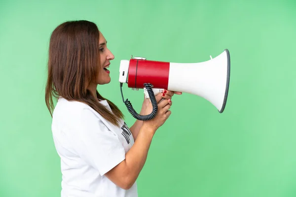 Middle Age Volunteer Woman Isolated Chroma Key Background Shouting Megaphone —  Fotos de Stock