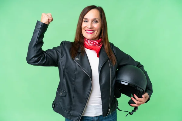 Mujer Caucásica Mediana Edad Con Casco Motocicleta Sobre Fondo Croma —  Fotos de Stock