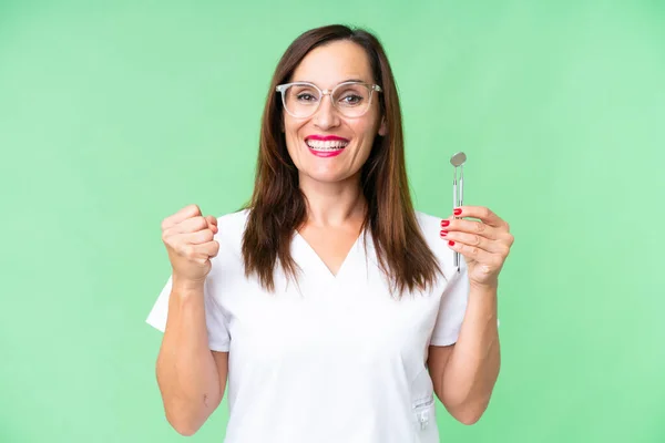 Femme Caucasienne Dentiste Sur Fond Chroma Isolé Célébrant Une Victoire — Photo