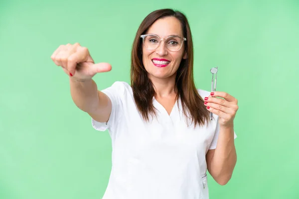 Οδοντίατρος Καυκάσιος Γυναίκα Πάνω Από Απομονωμένο Φόντο Chroma Κλειδί Δίνοντας — Φωτογραφία Αρχείου