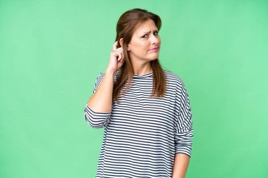 Tecrit edilmiş orta yaşlı bir kadının şüpheleri var.