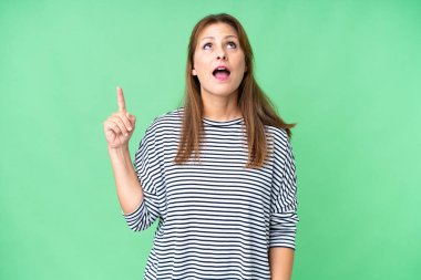 Orta yaşlı bir kadın soyutlanmış bir geçmişi var.