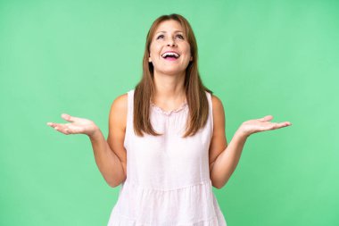 Orta yaşlı bir kadın izole bir hayat sürüyordu.