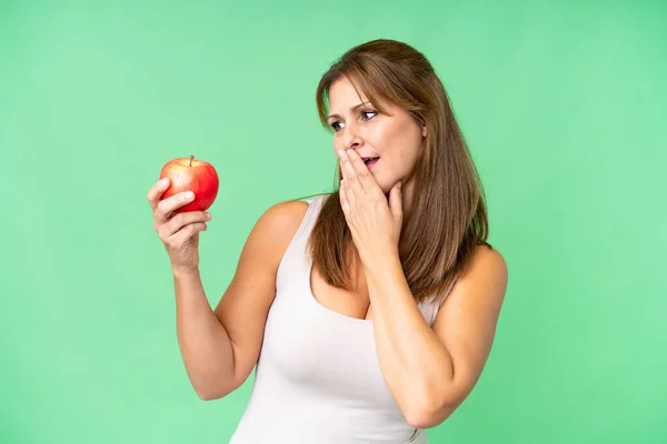 Frau Mittleren Alters Mit Apfel Vor Isoliertem Hintergrund Mit Überraschung — Stockfoto