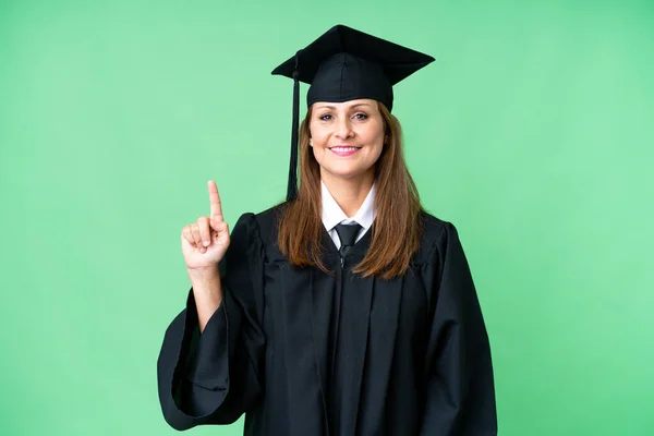 Graduada Universitaria Mediana Edad Sobre Fondo Aislado Mostrando Levantando Dedo — Foto de Stock