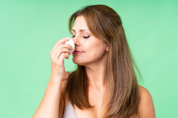 Middle Age Woman Isolated Background Moisturizer Smelling — Stock Photo, Image