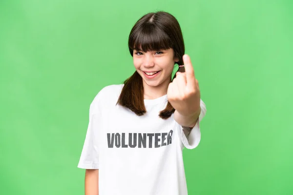 Pequeña Chica Voluntaria Sobre Fondo Aislado Haciendo Gesto Que Viene — Foto de Stock