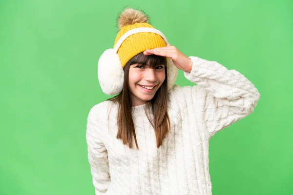 Menina Caucasiana Vestindo Regalos Inverno Sobre Fundo Isolado Olhando Para — Fotografia de Stock