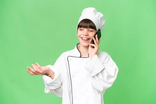 Pequeña Chica Chef Caucásica Sobre Fondo Aislado Manteniendo Una Conversación — Foto de Stock