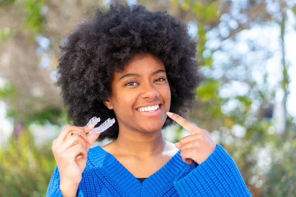 African American Girl Outdoors Holding Invisible Braces Happy Expression — Stock Photo, Image