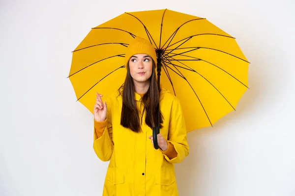 Mujer Brasileña Joven Con Abrigo Impermeable Paraguas Aislado Sobre Fondo — Foto de Stock