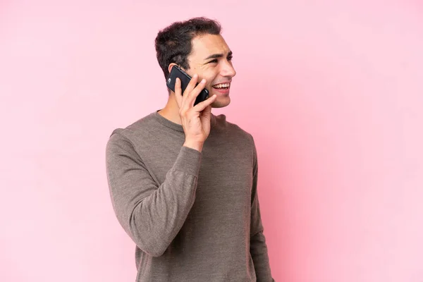 Young Caucasian Man Isolated Pink Background Keeping Conversation Mobile Phone — Stock Photo, Image