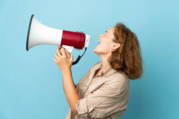 Young Georgian Woman Isolated Blue Background Shouting Megaphone — Stock Photo, Image
